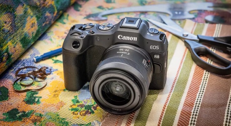 De opvolger van de hier afgebeelde Canon EOS R8 krijgt een retro design.