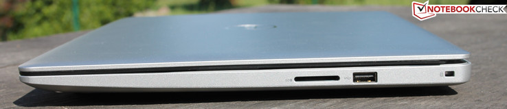 Rechts: kaartlezer, USB 3.0, Kensington Lock