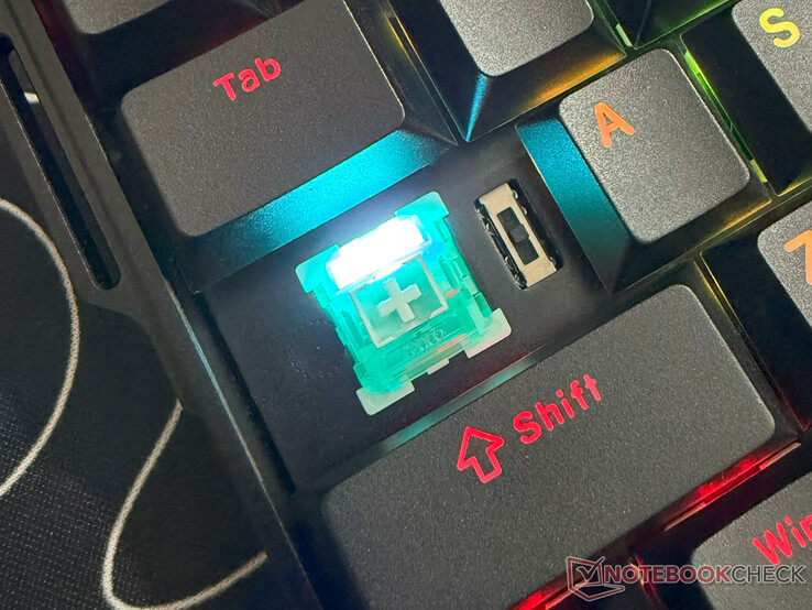 Fun60 Ultra's draadloze schakelaar onder de Caps Lock-toets