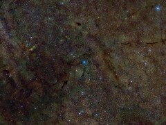 Een samengestelde afbeelding van een gedeelte van het interstellaire medium dat röntgenologisch is onderzocht op zwavel (Afbeeldingsbron: DSS, DECaPS, eRosita en NASA; bijgesneden)