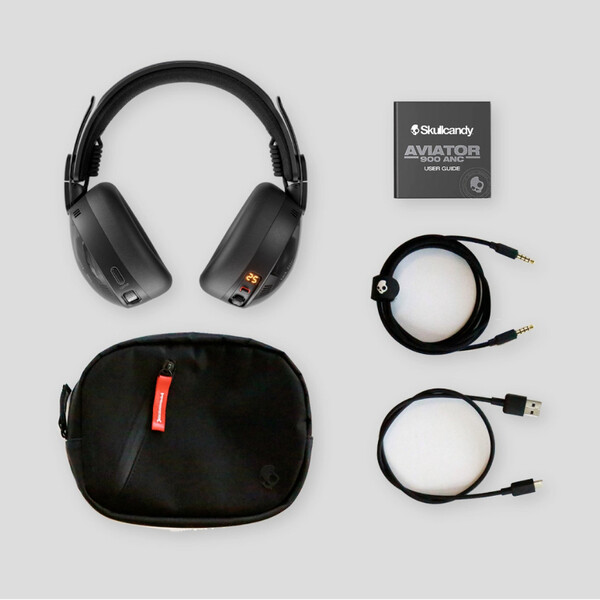 De Skullcandy Aviator 900 ANC wordt geleverd met een oplaadkabel en een AUX-kabel. (Afbeeldingsbron: Skullcandy)