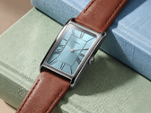 Het Timex 1976 Lexington Reissue Inspired-horloge TW2Y78900 met een ijsblauwe wijzerplaat