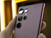 Het lijkt erop dat Samsung nauwelijks uiterlijke wijzigingen zal aanbrengen tussen de Galaxy S22 Ultra, afgebeeld, en de Galaxy S23 Ultra. (Beeldbron: Zana Latif)