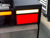 De knipperlichten van Cybertruck moesten worden aangepast aan de Europese standaard (Afbeelding bron: EV Repair Garage/YT)