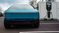 800V Cybertruck laadt op bij een paal van 350 kW (afbeelding: Nxu/X)