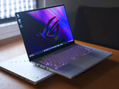 Twee van de zes SKU's van de 2024 Asus ROG Zephyrus G14 zijn nu verkrijgbaar (Afbeelding bron: NotebookcheckReviews op YouTube)