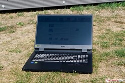 Acer Nitro 5 AN517-55-738R in zonlicht