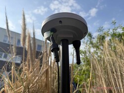 De Anthbot M9 navigeert standaard via een RTK-antenne.