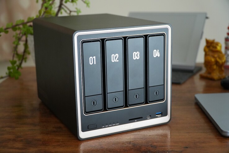 De Ugreen NASync DXP4800 GT is een NAS met 4 schijfcompartimenten