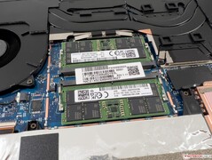 2x SODIMM onder een deksel