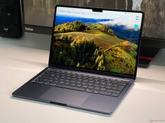 Microsofts vergelijking met de MacBook Air is niet helemaal eerlijk (bron: Notebookcheck)