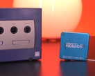 Een screengrab van de Nintendo Gamecube naast de kleine Nintendo Kawaii Wii in sleutelhangerformaat