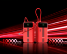 Twee rode Honor Life-powerbanks met ingebouwde displays en bevestigde USB-C-kabels