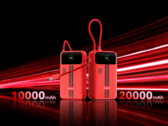 Twee rode Honor Life-powerbanks met ingebouwde displays en bevestigde USB-C-kabels