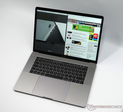 De MacBook Pro 15 heeft onder de multimedia laptops een van de beste beeldschermen.