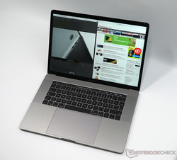 De MacBook Pro 15 heeft onder de multimedia laptops een van de beste beeldschermen.
