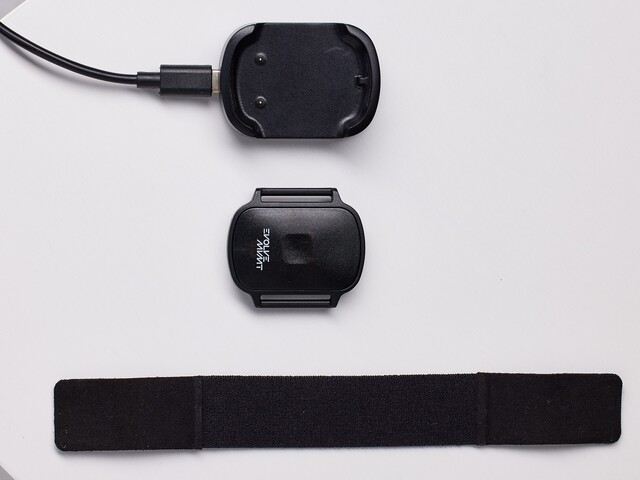 EVOLVE MVMT kit bevat een sensor, riem en oplader. (Bron: EVOLVE MVMT)