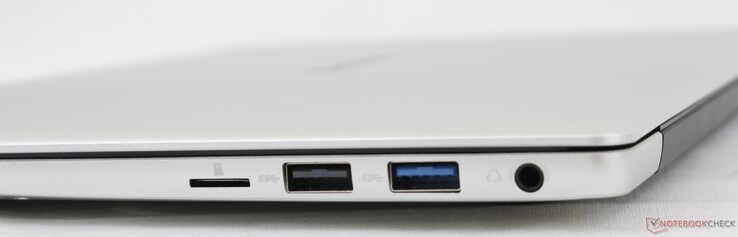 Rechts: MicroSD-lezer, USB-A 2.0, USB-A 3.0, 3.5 mm hoofdtelefoon