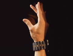 Nieuwe sEMG-RD-polsband van Meta. Volledige controle met een handbeweging - de toekomst van wearables? (Afbeeldingsbron: Meta, bewerkt)