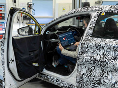 Nissan zet zijn samenwerking met AI-bedrijf Monolith voort om de ontwikkeling van voertuigen te versnellen en fysieke tests te verminderen. (Afbeelding: Nissan)