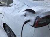 Tesla-eigenaars kunnen nu alleen de oplaadpoort verwarmen na de nieuwste update (Afbeeldingsbron: teslamotors op Reddit)