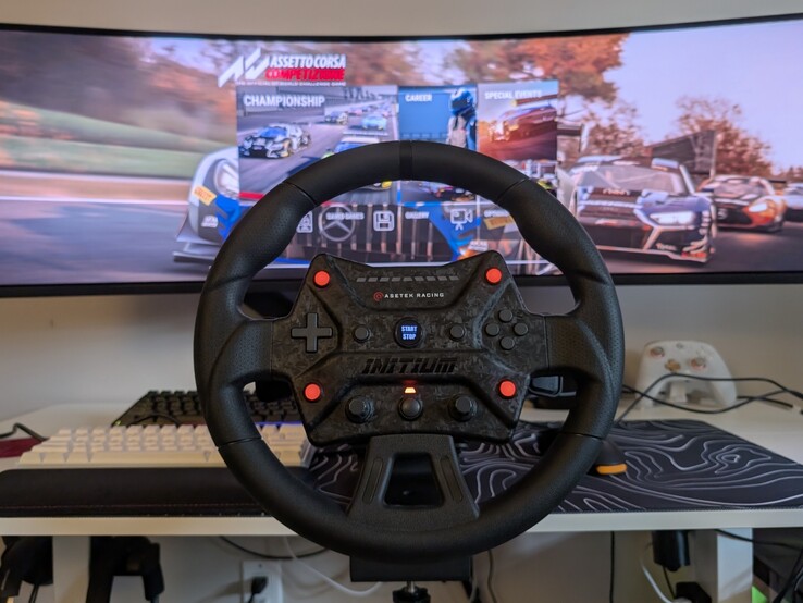 Asetek Initium stuurwiel met Assetto Corsa Competizione op PC.