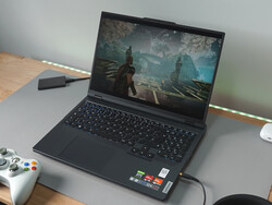 De Lenovo Legion Pro 5 16ARX8 (R5 7645HX, RTX 4050) is vriendelijk beschikbaar gesteld door