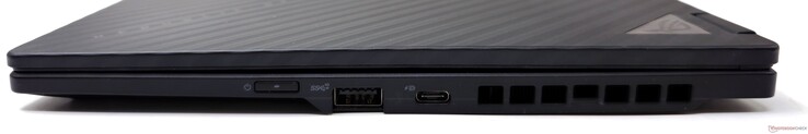Rechts: Aan/uit-knop, USB 3.2 Gen 2 Type-A, USB 4 Gen2 Type-C met DisplayPort 1.4 en Power Delivery