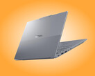 De ThinkBook 14 Gen Q8Y in de afwerking Luna Grey.