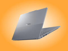 De ThinkBook 14 Gen Q8Y in de afwerking Luna Grey.