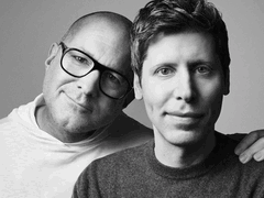 Een foto van Jony Ive met Sam Altman die de fusie van OpenAI en Io aankondigt (bron: OpenAI)