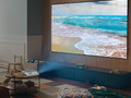 De MECOOL KP1 is relatief licht en compact voor een traditionele projector. (Afbeelding bron: MECOOL)