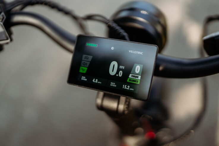 De Velotric Triker e-trike heeft een 3,5 inch lcd-display in het midden met full-color scherm (Afbeelding bron: Velotric)