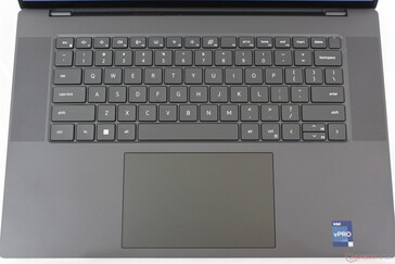Het toetsenbord en clickpad zijn iets groter dan die van de XPS 15 of Precision 5550