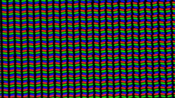 Het LCD-scherm gebruikt een klassieke RGB-subpixelmatrix bestaande uit rode, blauwe en groene LED's