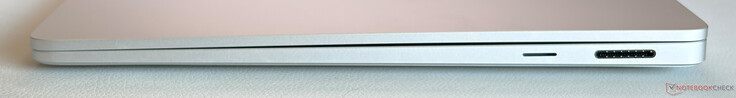 Rechts: microSD-Express-kaartlezer, Surface Connect-poort
