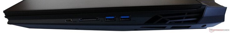 Rechterkant: 1x USB 3.1 Gen1 Type-C, UHS-II SD kaartlezer, 2x USB 3.1 Gen1 Type-A