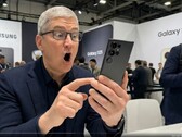 Virale deepfake toont Tim Cook als fan van de Samsung Galaxy S25 Ultra. (Afbeeldingsbron: X, Noah Cat, @Cartidise, screenshot).