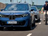 BMW Neue Klasse: Actieve bescherming voor fietsers. Het elektronische deurslot voorkomt dat inzittenden de deur openen wanneer er een fietser nadert.