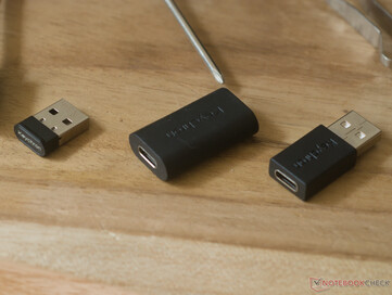 Keychron K3 HE USB-A-naar-C adapters en USB-A dongle