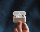 SPR AVS (Spatial Relay Audio-Visual Sync) wordt voor het eerst geïmplementeerd door Apple in iPhone 17, AirPods Pro 3 en Vision Pro. Afgebeeld - de AirPods Pro. (Afbeeldingsbron: Omid armin op Unsplash)