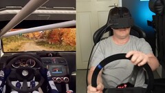 Een afbeelding van de YouTuber die het hoofd test in sim racing (bron: CNCDan; bijgesneden screenshot)
