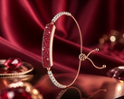 De Inllie Luna Light armband in gouden afwerking met rode moissaniet accenten 