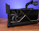 De RTX 4090 FE past nauwelijks in een Razer Core X Chroma externe GPU-behuizing. (Afbeelding Bron: Jarrod's Tech)