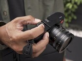 De Peak Design Micro Clutch is vooral handig voor die retrocamera's die functie opofferen ten gunste van het uiterlijk. (Beeldbron: Peak Design)