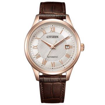 Vooraanzicht van het automatische horloge Citizen NJ0252-05A met een roségoudkleurige kast, een zilverkleurige wijzerplaat met structuur, Romeinse cijfers en een bruine leren band.