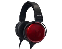 De Fostex TH910 is een vlaggenschip, gesloten over-ear hoofdtelefoon met Japans gelakte esdoorn behuizing. (Afbeeldingsbron: Fostex)