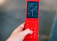 De Light Flip beschikt over een minimalistische, op tekst gebaseerde gebruikersinterface.