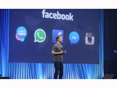 Een foto van Meta CEO Mark Zuckerberg op het podium tijdens de Facebook F8 Conferentie in 2015. (Afbeelding Bron: Meta)