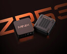 De ZR535 wordt aangedreven door de onlangs geïntroduceerde, maar inmiddels verouderde Ryzen 5 3501U. Afbeelding: een promotiefoto waarop de boven- en onderkant van de mini-pc te zien zijn.